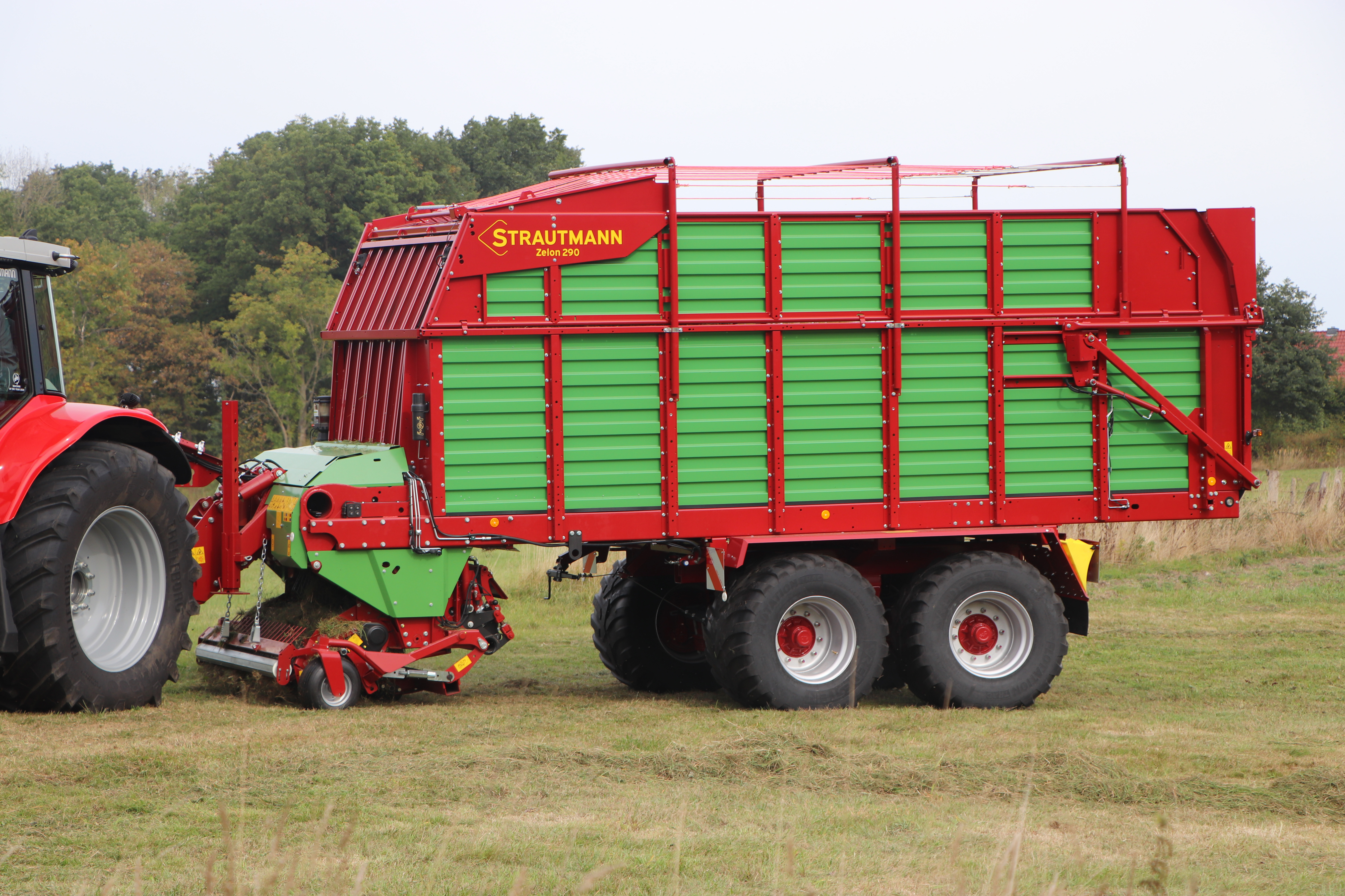 Strautmann Zelon 290 Forage Wagon lifting grass